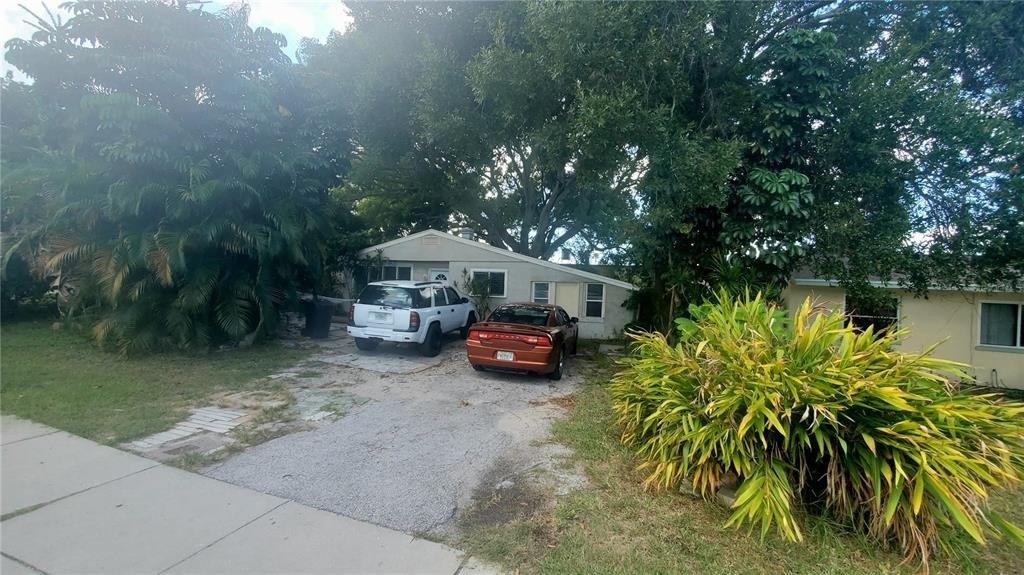 Laura St, Clearwater, FL 33755