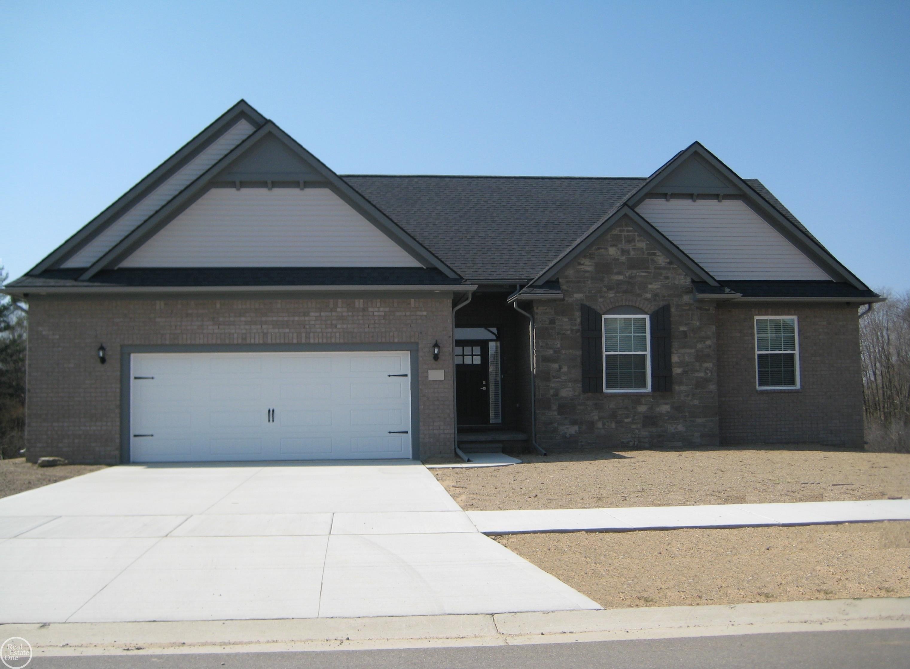 Tullamore Cir, Oxford, MI 48371