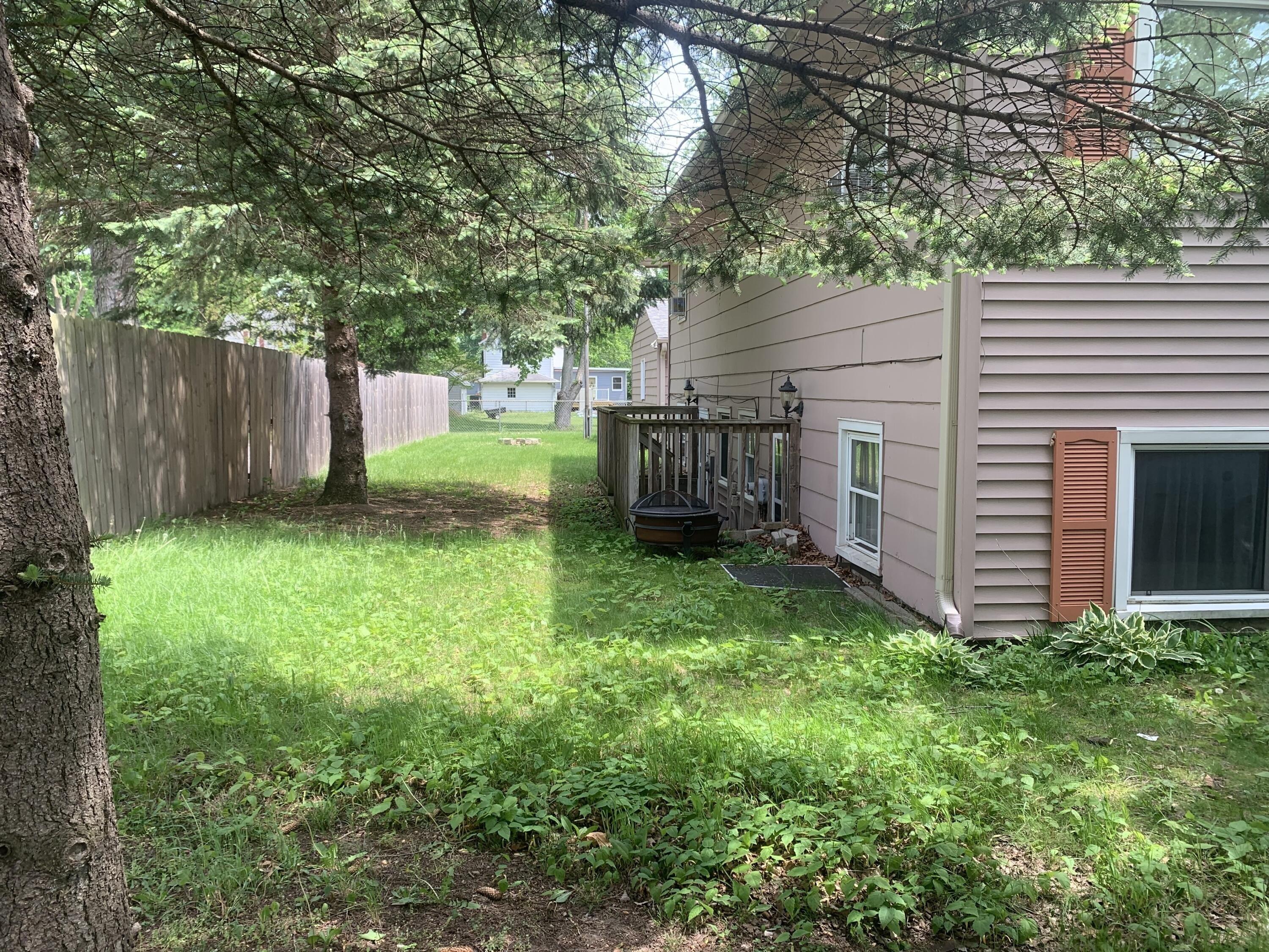 S Cayuga St, Buchanan, MI 49107