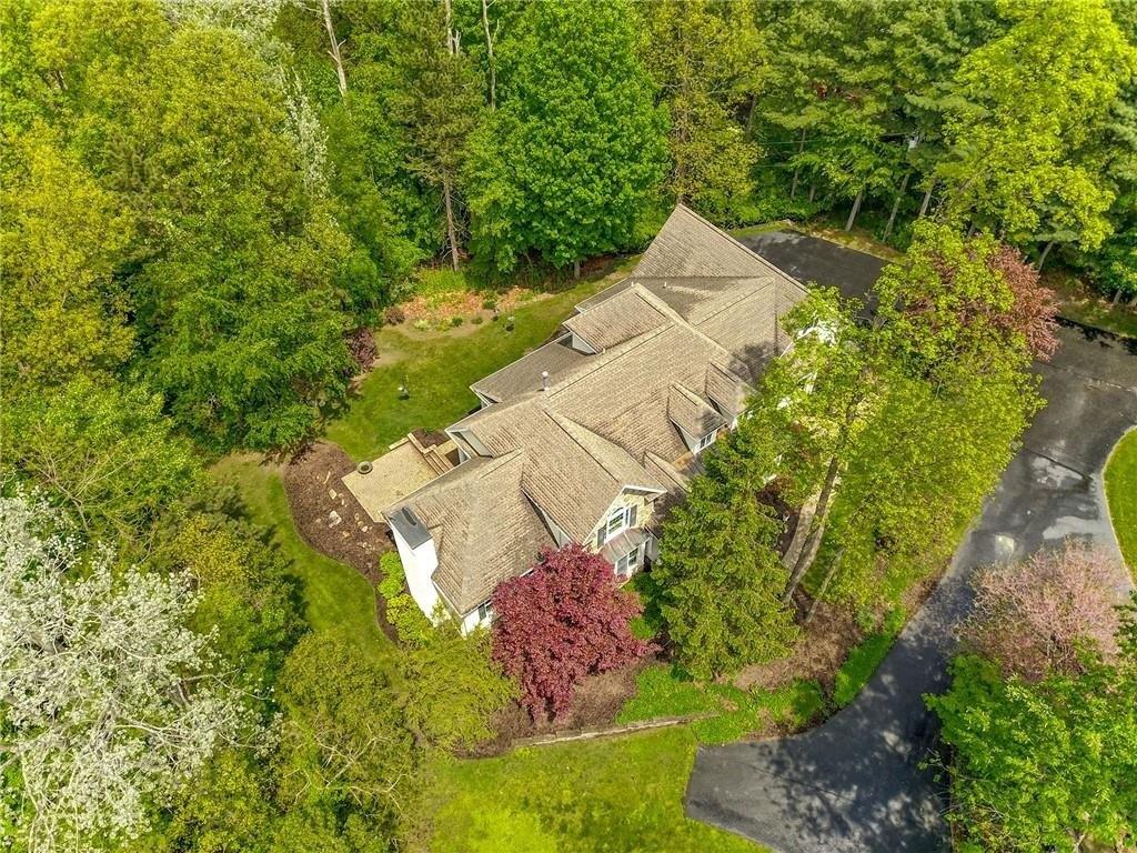Risewood Ln, Pittsford, NY 14534