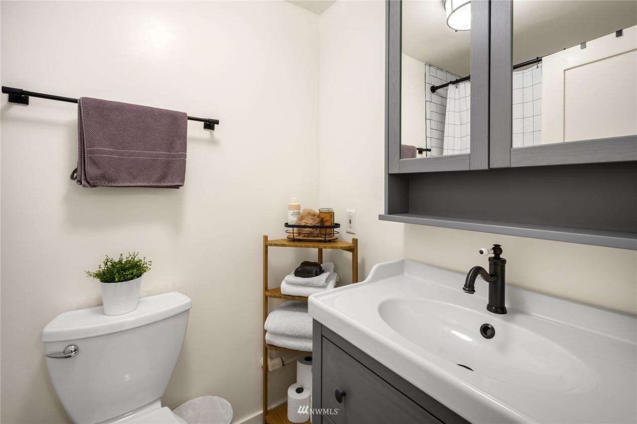 Pine St, Edmonds, WA 98020