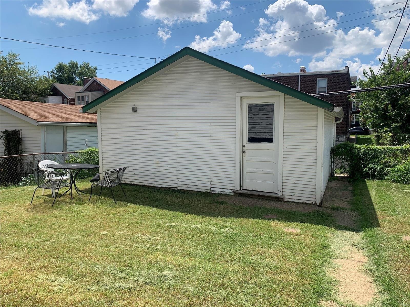 Tholozan Ave, Saint Louis, MO 63109