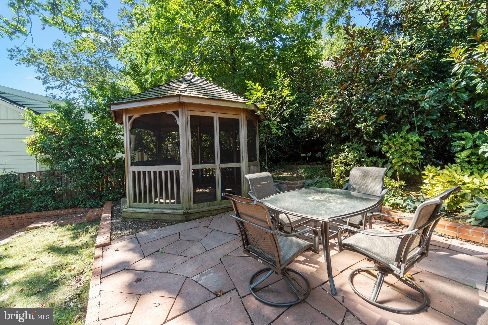 S Grant St, Arlington, VA 22202