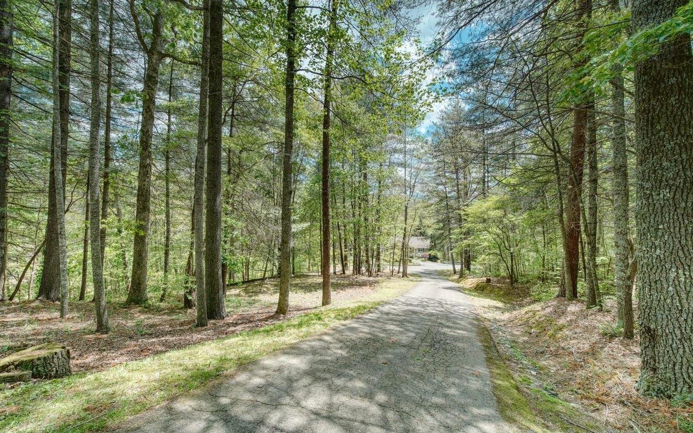 Summer Wood Ln, Young Harris, GA 30582