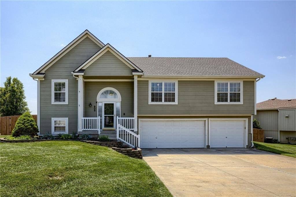 Colonial Dr, Pleasant Hill, MO 64080
