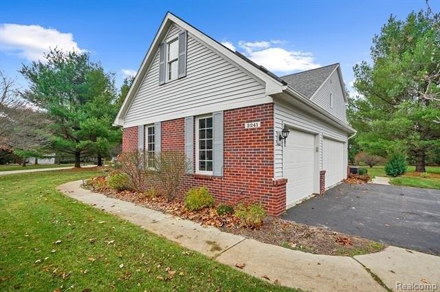 Habitat Trl, Pinckney, MI 48169