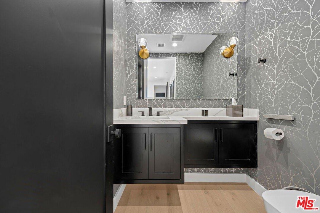 Coldwater Canyon Ave, Studio City, CA 91604