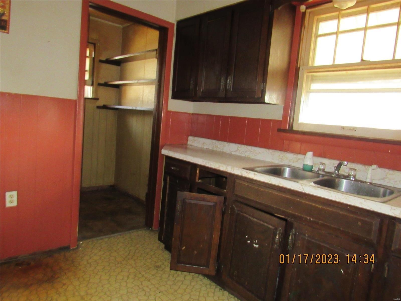 Sering Ave, Alton, IL 62002