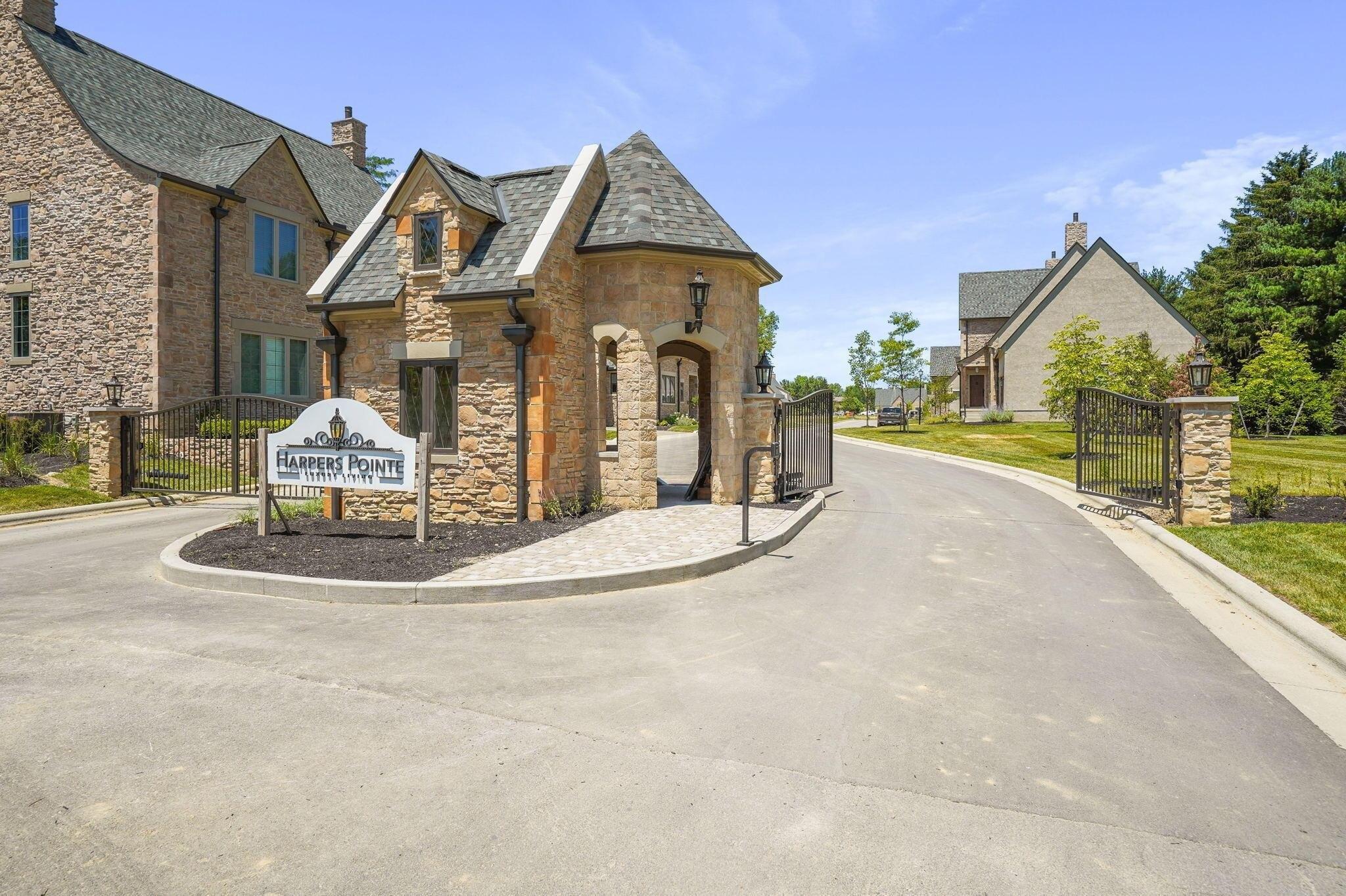 Chedworth Row, Powell, OH 43065