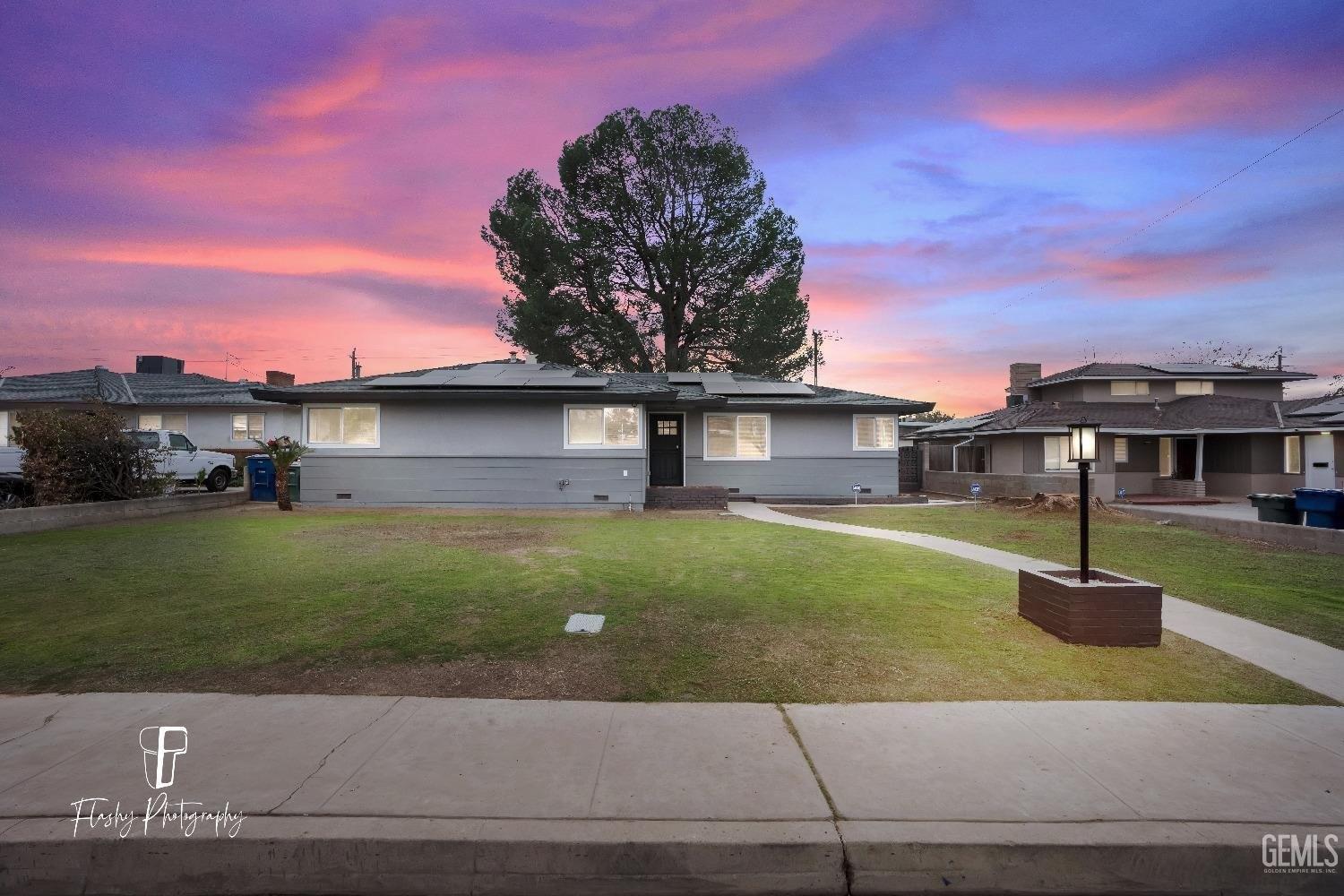 University Ave, Bakersfield, CA 93305