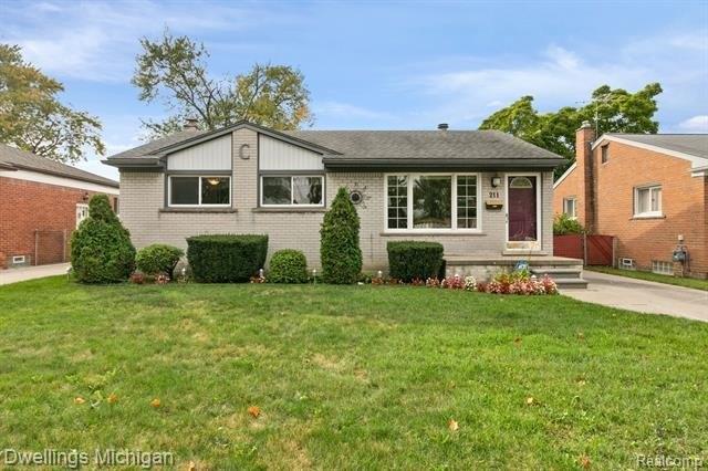 Arcola St, Garden City, MI 48135
