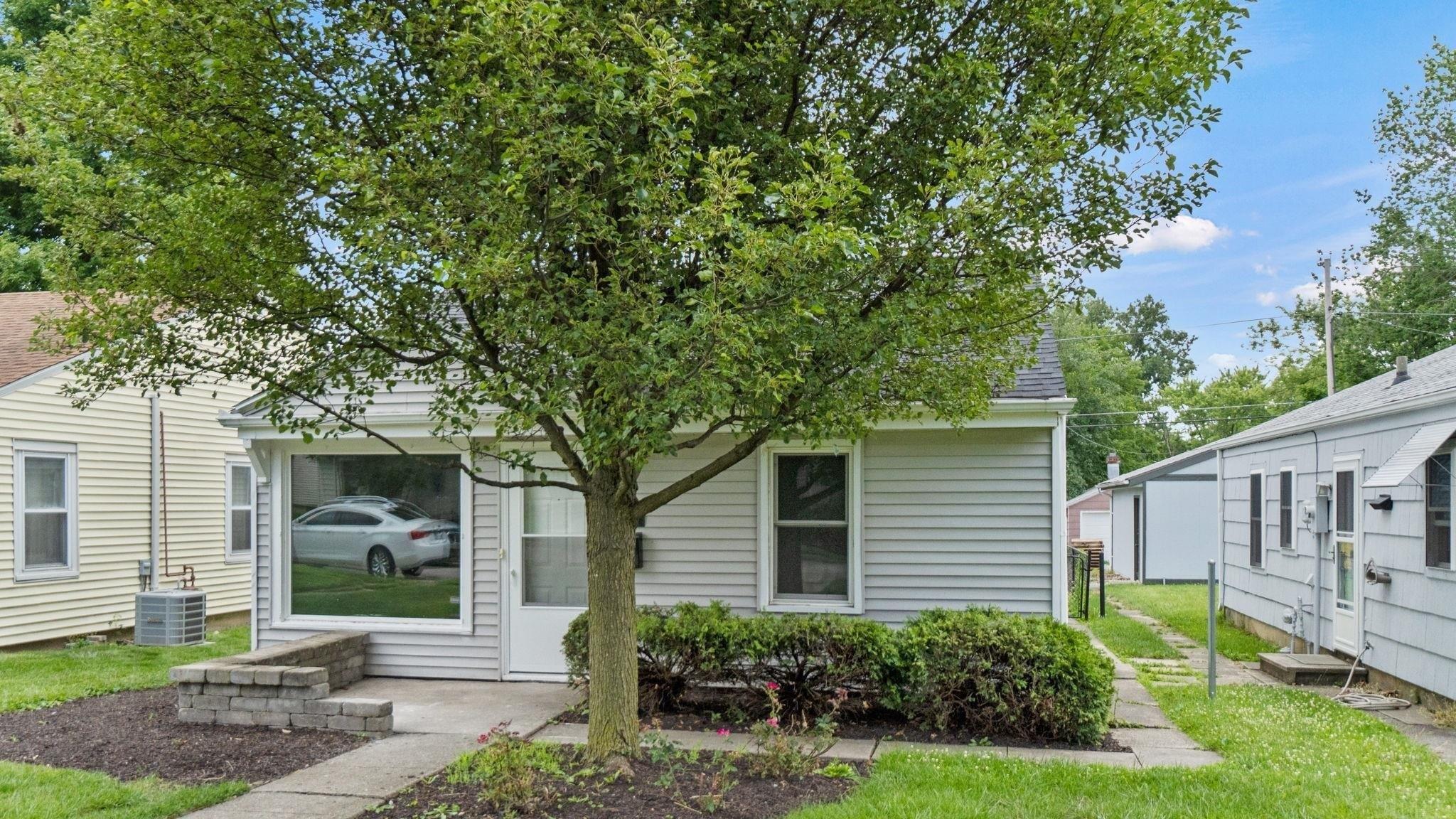 Charlotte Ave, Fort Wayne, IN 46805