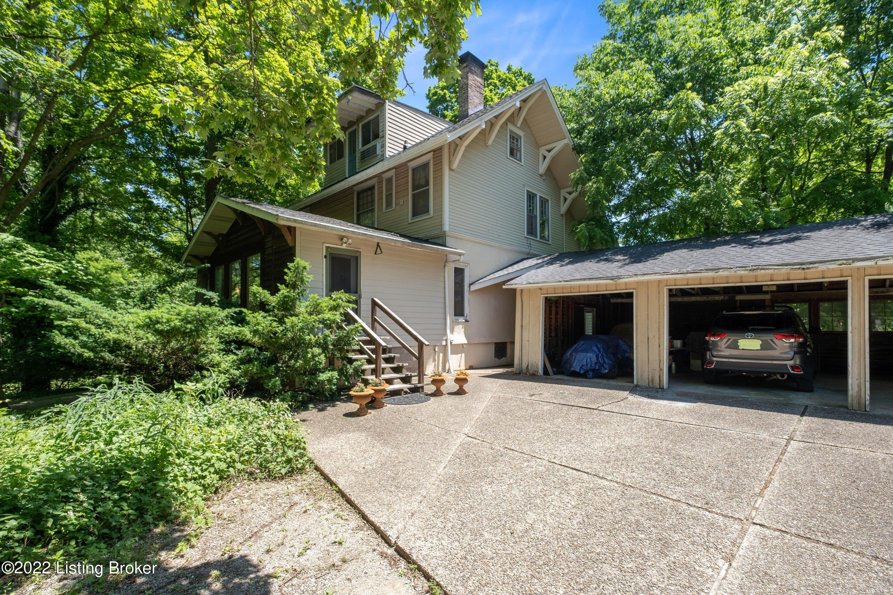 Altawood Ct, Louisville, KY 40245