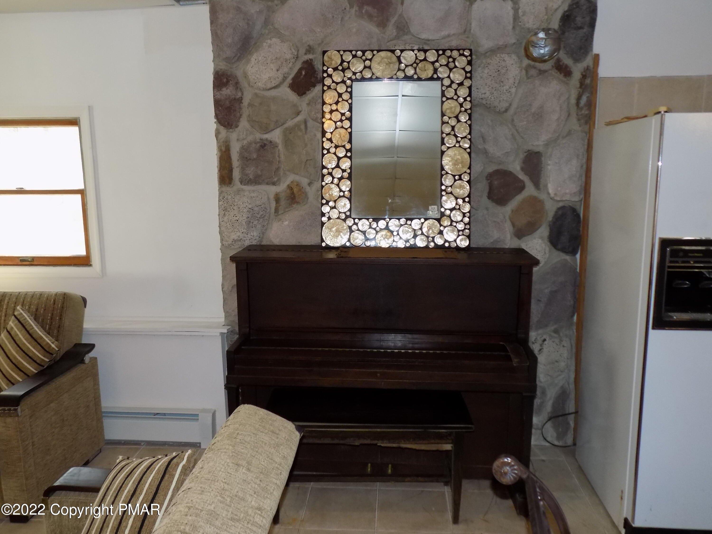 Winding Way, Albrightsville, PA 18210