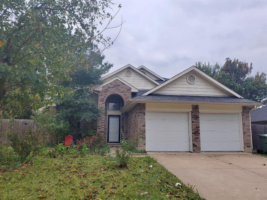 Topaz Dr, Arlington, TX 76001
