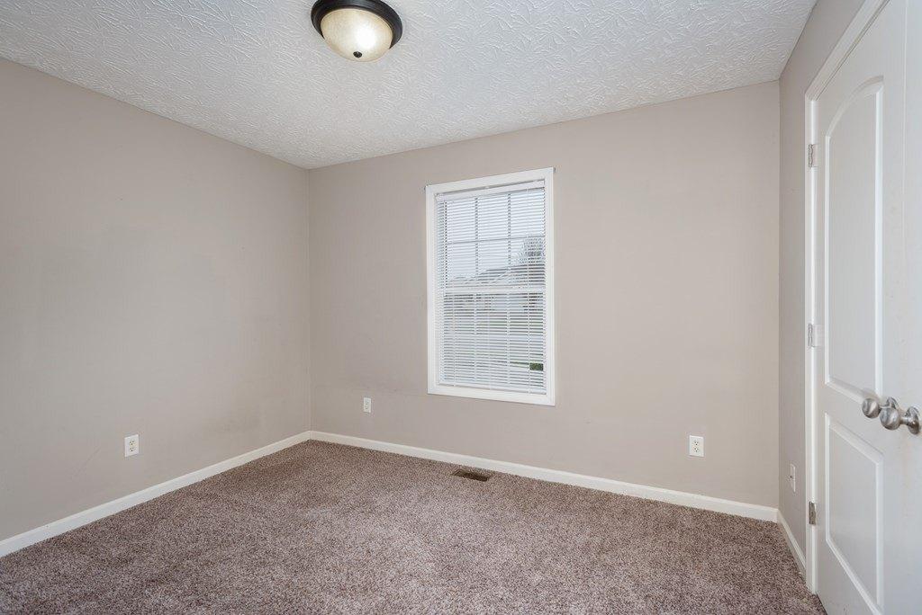 Quebec Way, Bowling Green, KY 42101