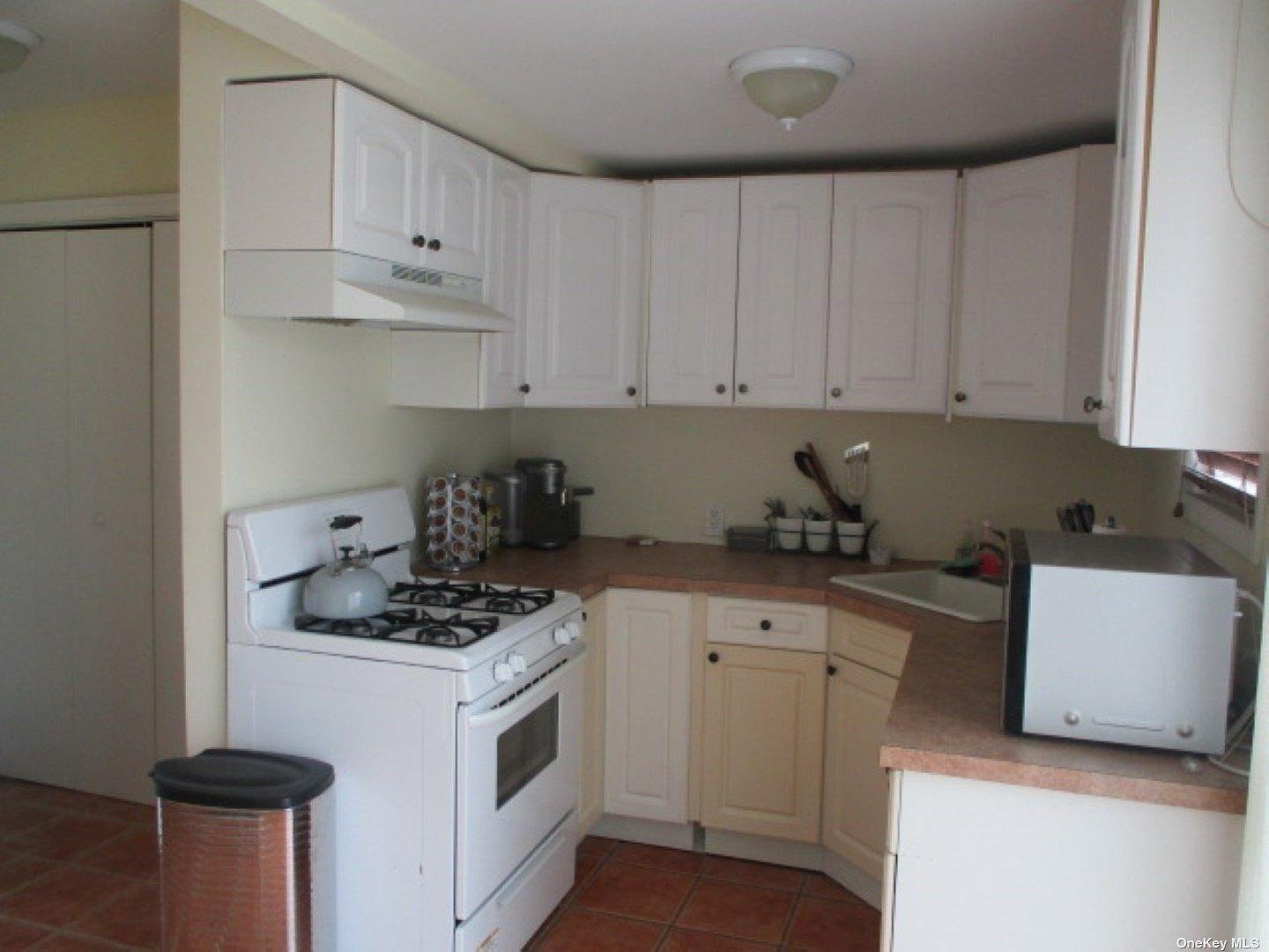 Arthur St, Baldwin, NY 11510