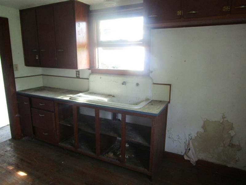Summit Ave, Glassport, PA 15045