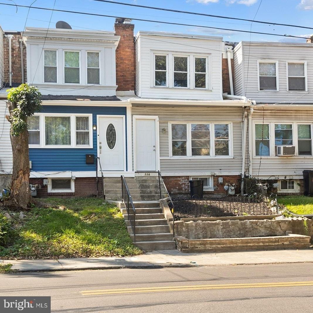 Clifton Ave, Darby, PA 19023