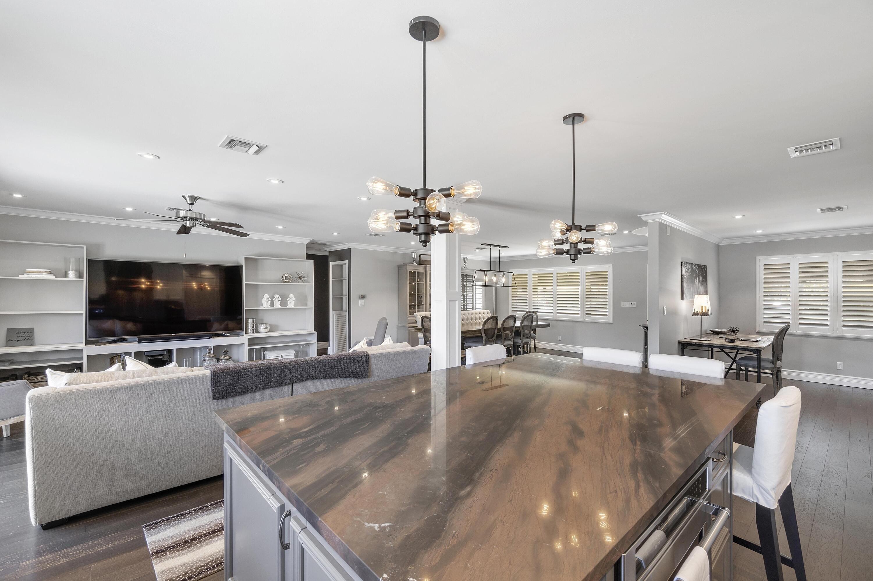 Ne 15th Ave, Wilton Manors, FL 33305