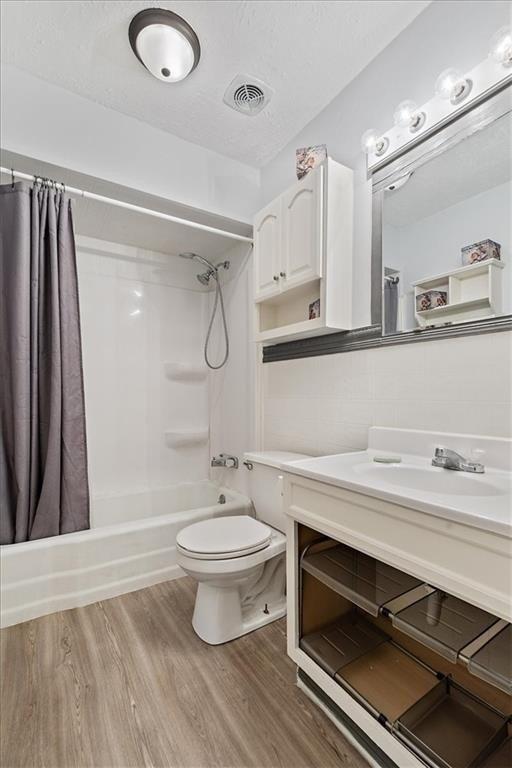 Lockwood Ln, Indianapolis, IN 46217