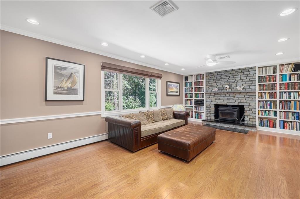 Division Rd, East Greenwich, RI 02818