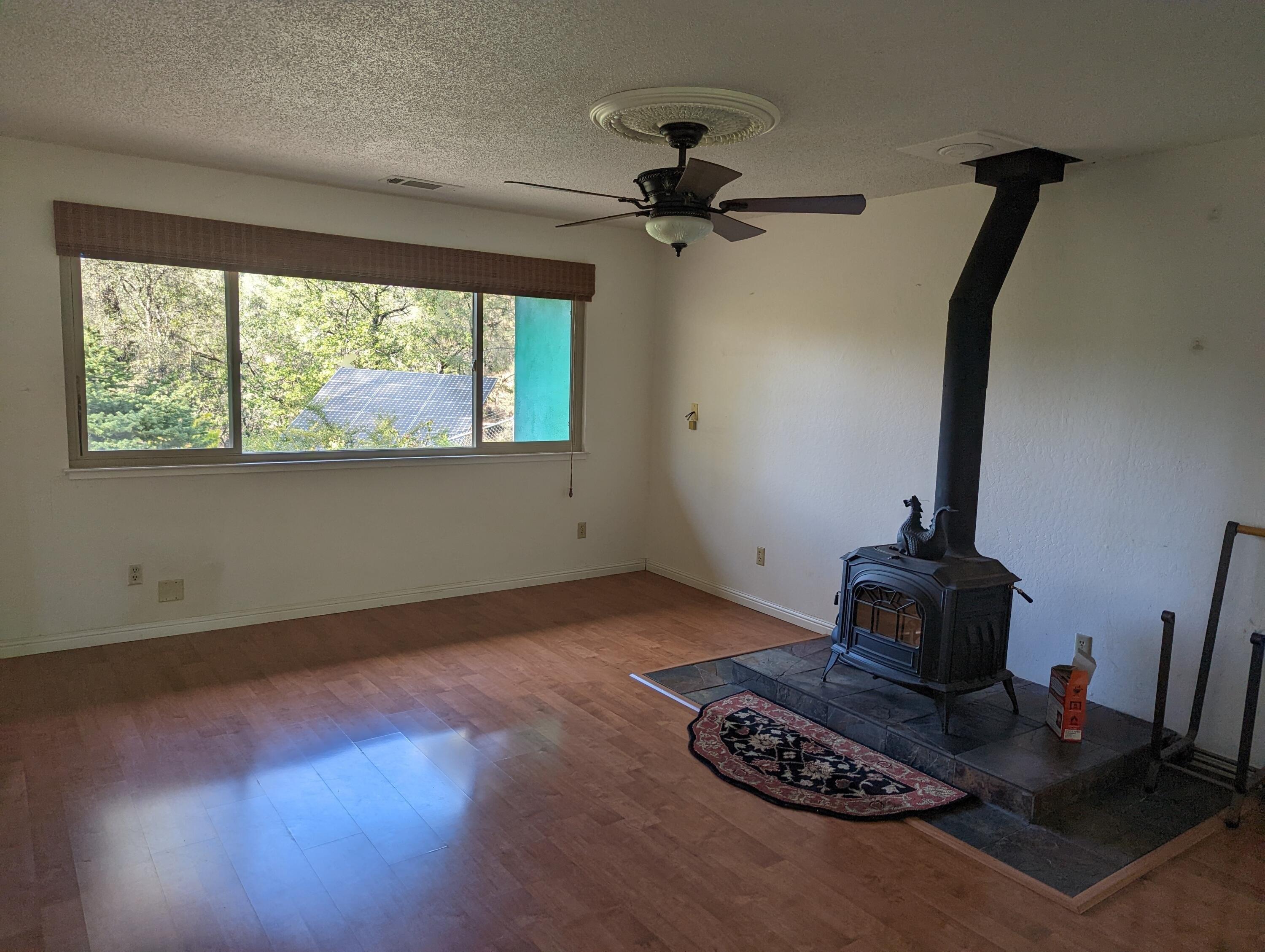 Trail Dr, Redding, CA 96001