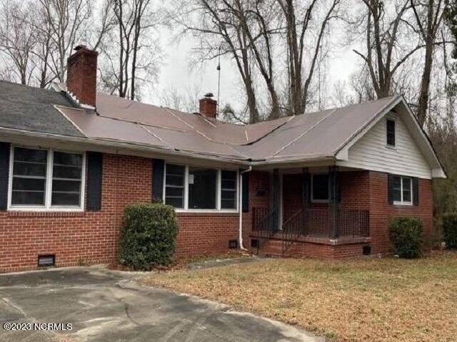 Dupont Cir, Kinston, NC 28501