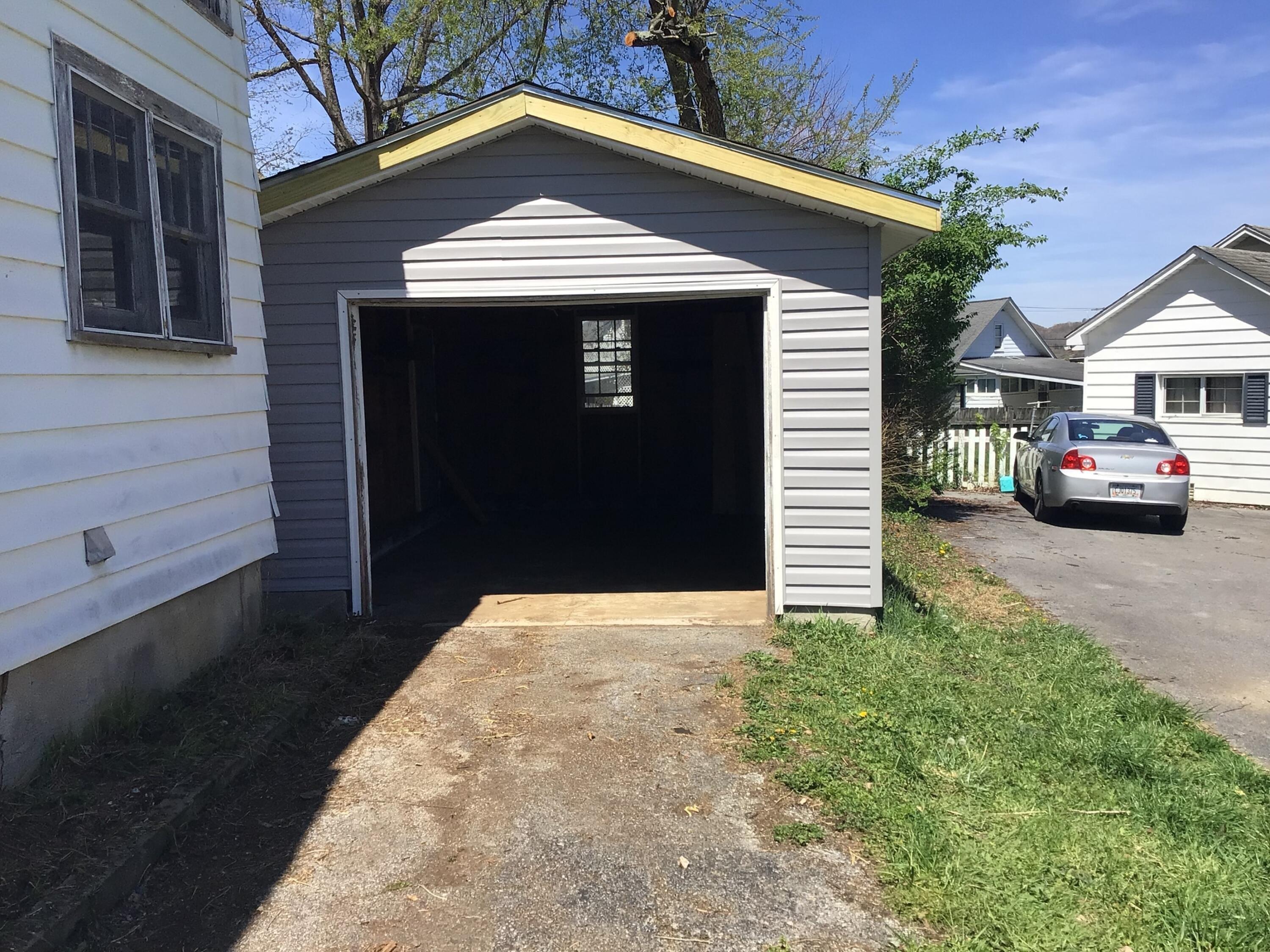 Park Ave, Elizabethton, TN 37643