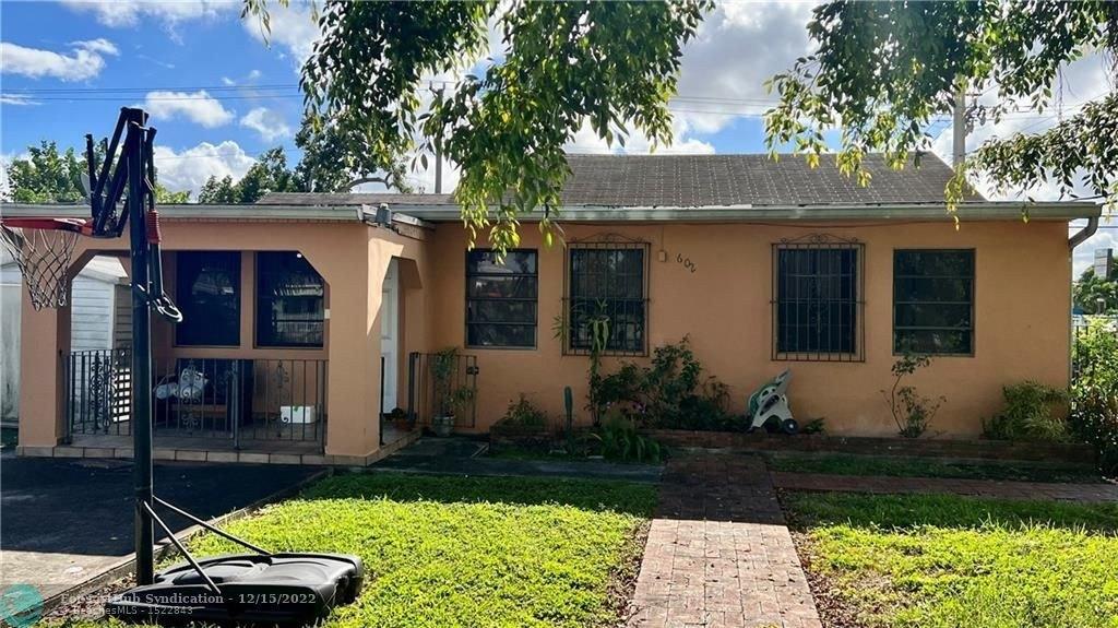E 50th St, Hialeah, FL 33013