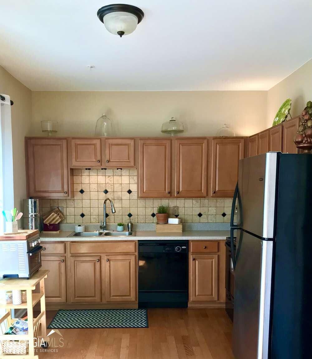 Breeze Ln, Woodstock, GA 30188