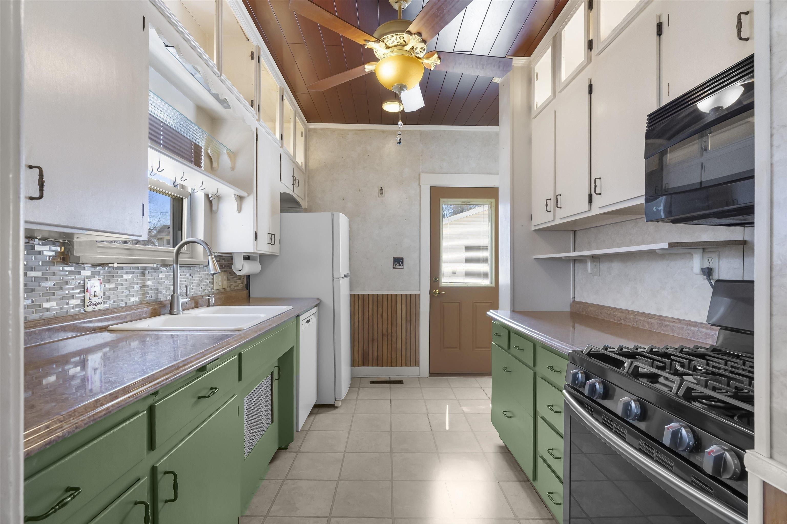 Bertch Ave, Waterloo, IA 50702