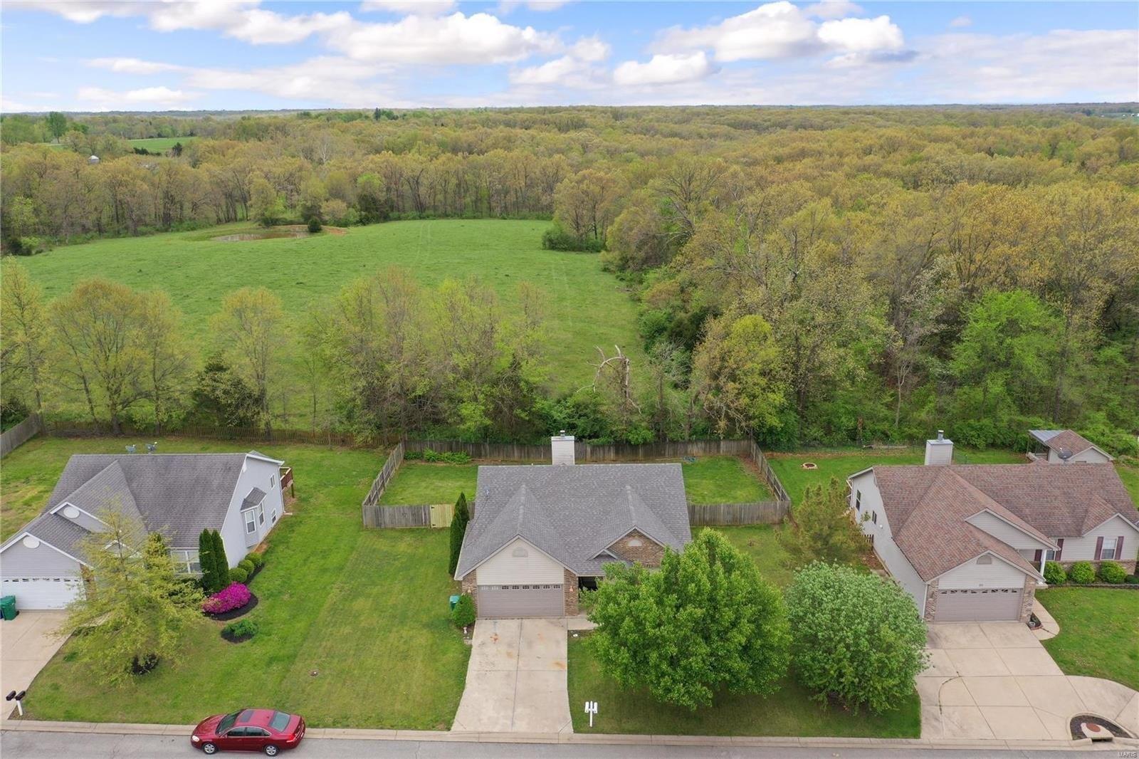 Village Circle Dr, Winfield, MO 63389