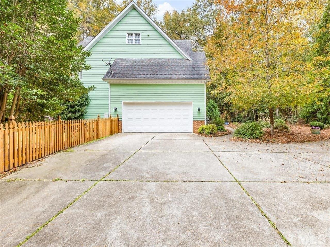 Robincrest Ct, Fuquay Varina, NC 27526