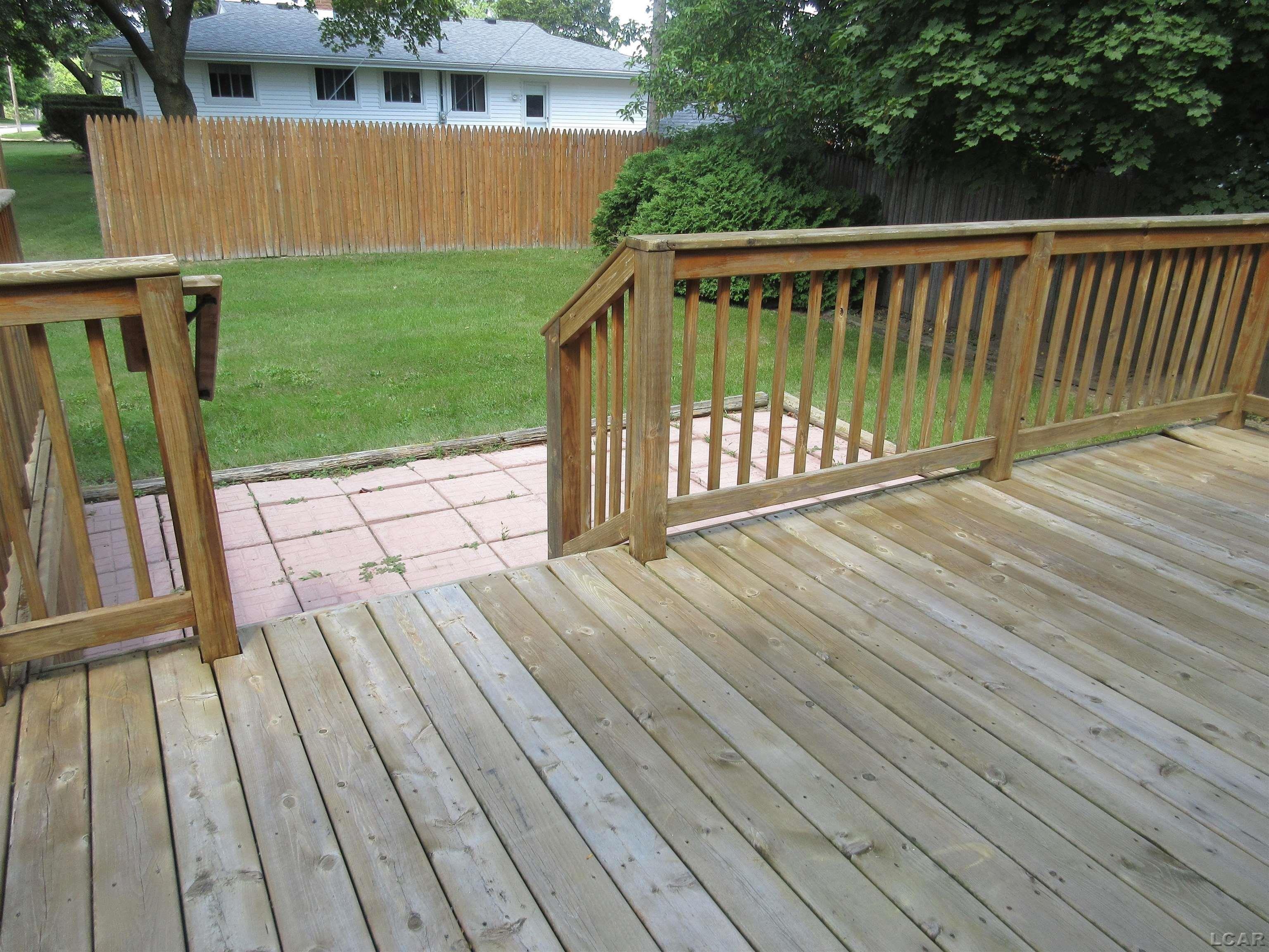 Murray Dr, Tecumseh, MI 49286