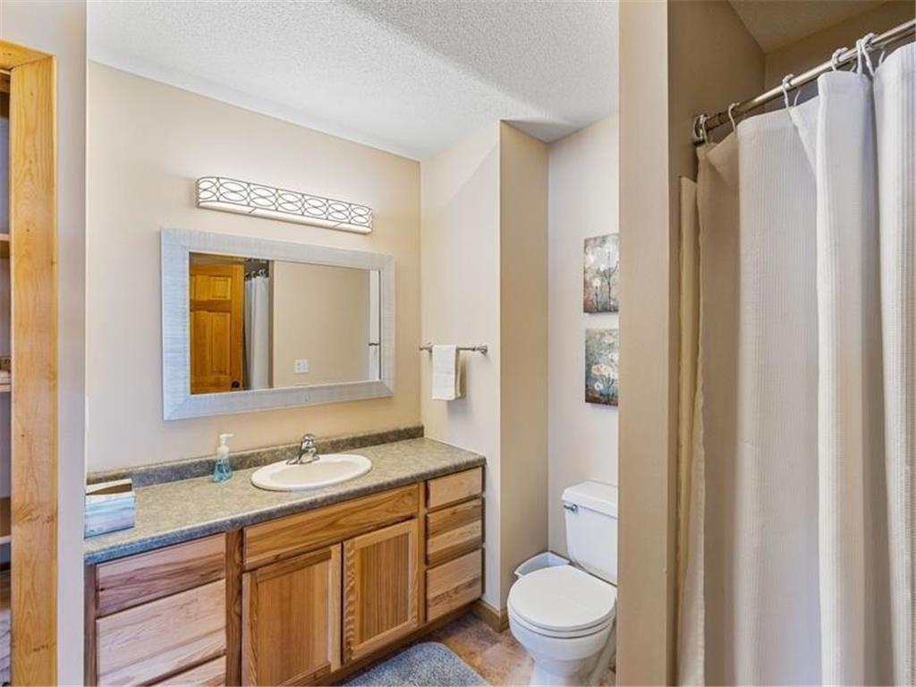 Lesley Ln, Eden Prairie, MN 55346
