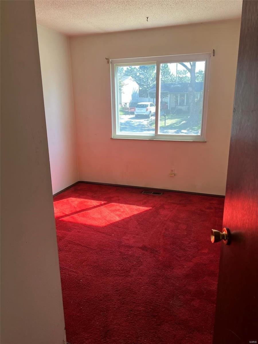 Cherry Blossom Ln, Hazelwood, MO 63042