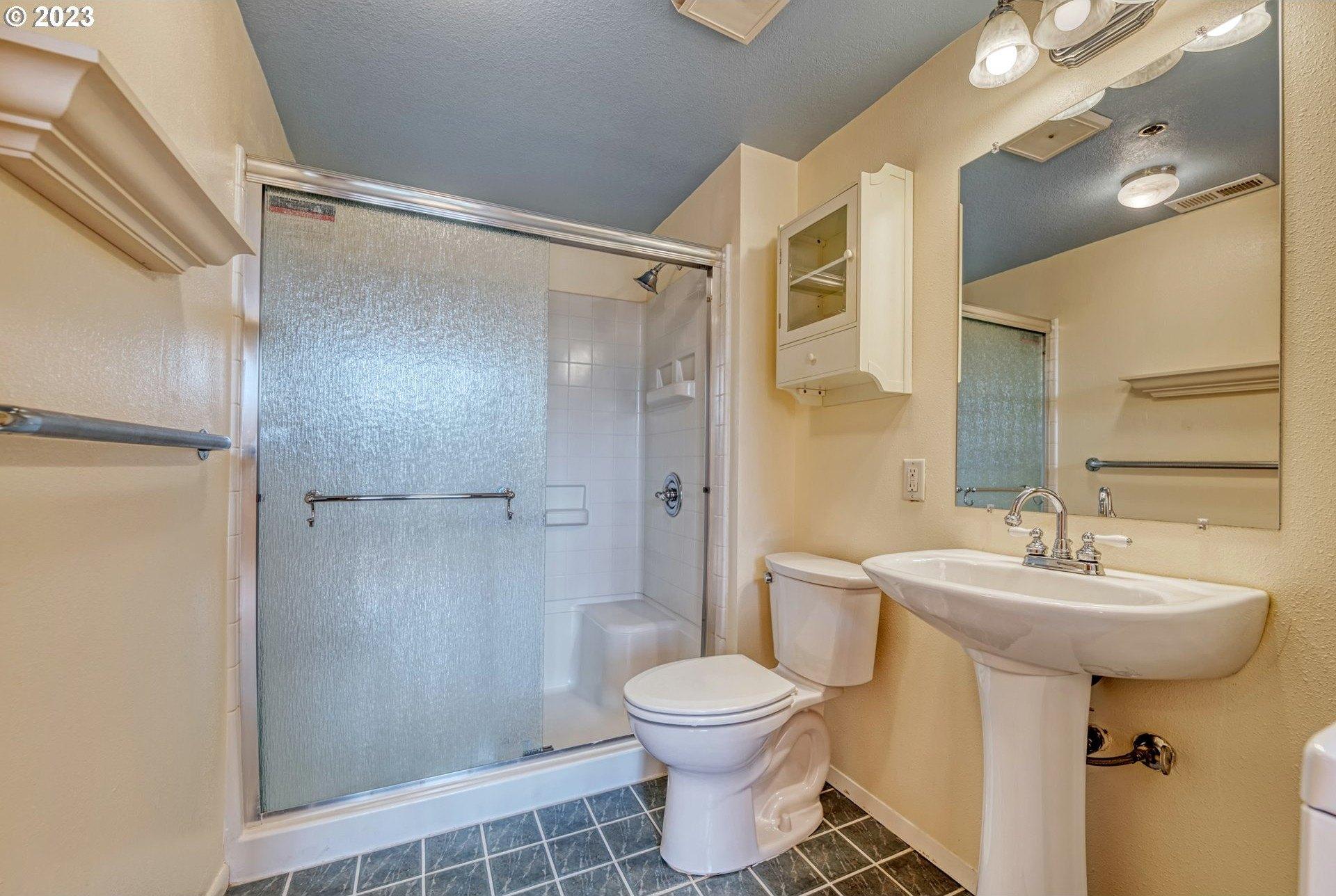 Wimbledon Ct, Eugene, OR 97401