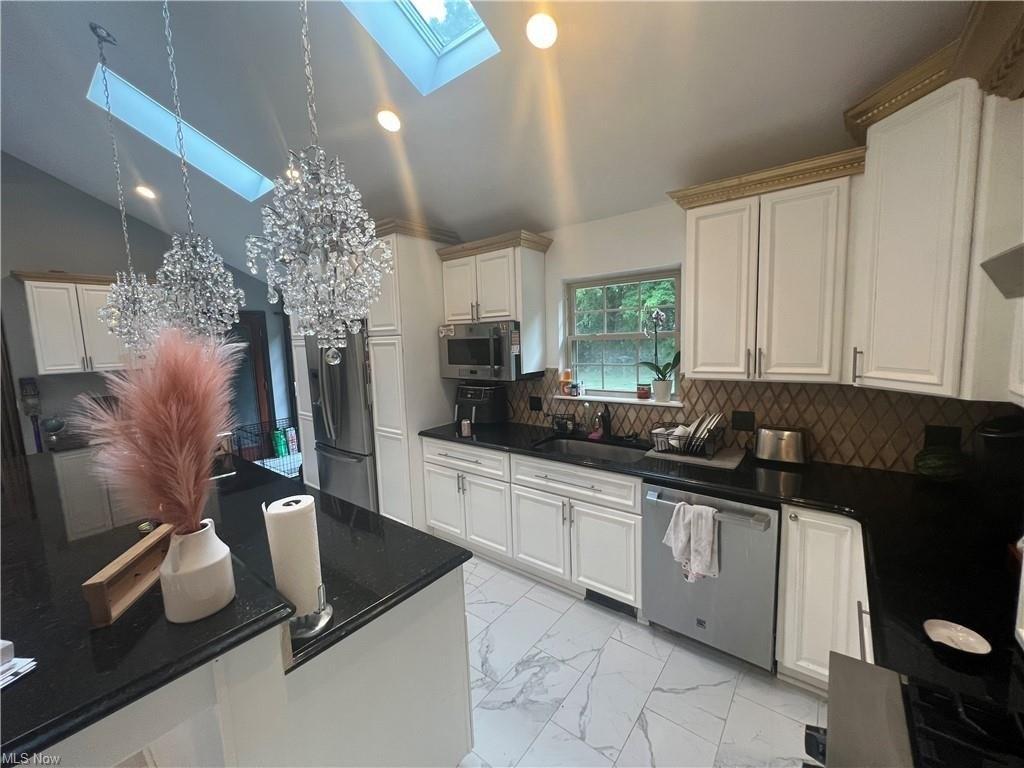 Mendelssohn Dr, Westlake, OH 44145