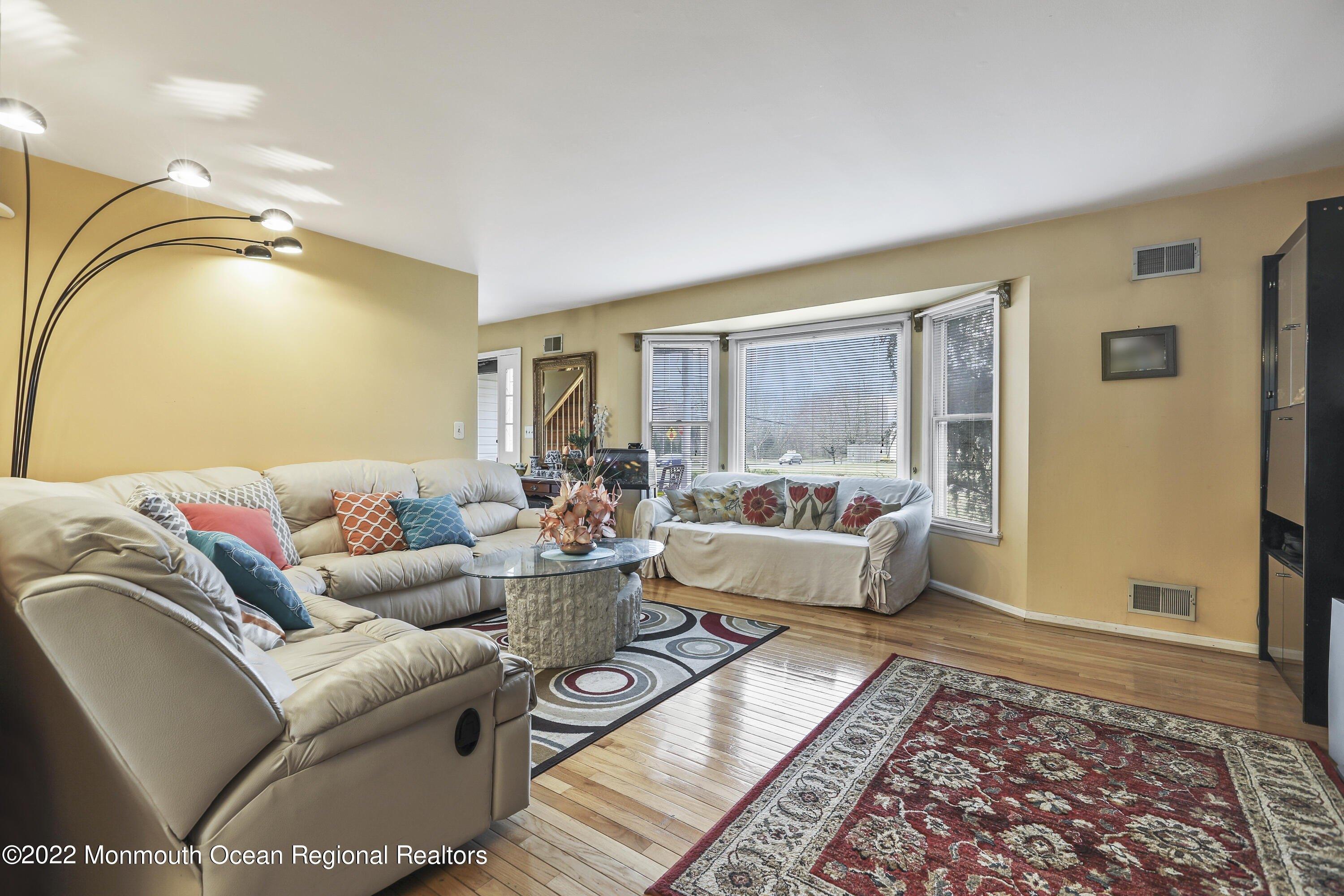 Isaac Ct, Toms River, NJ 08753