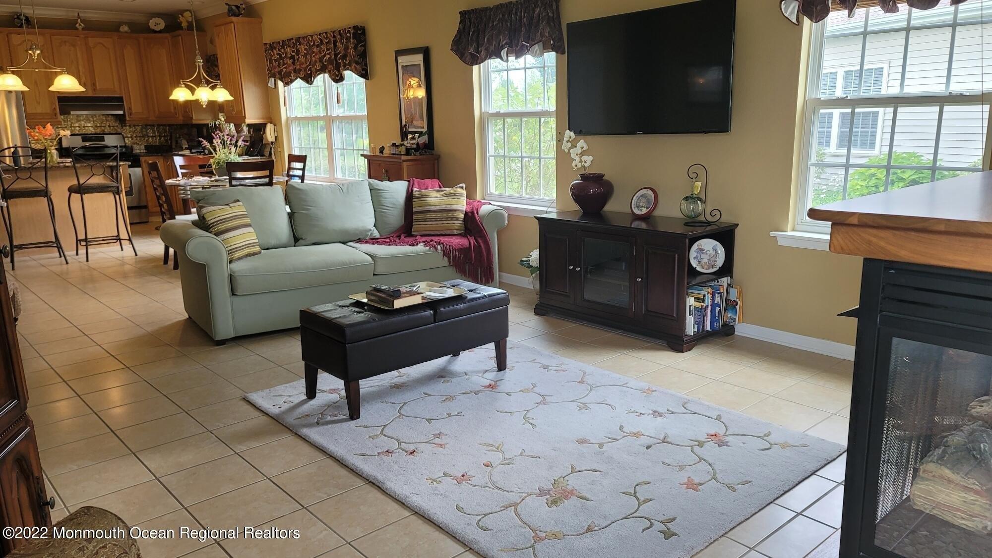 Ferrara Ct, Manchester Township, NJ 08759