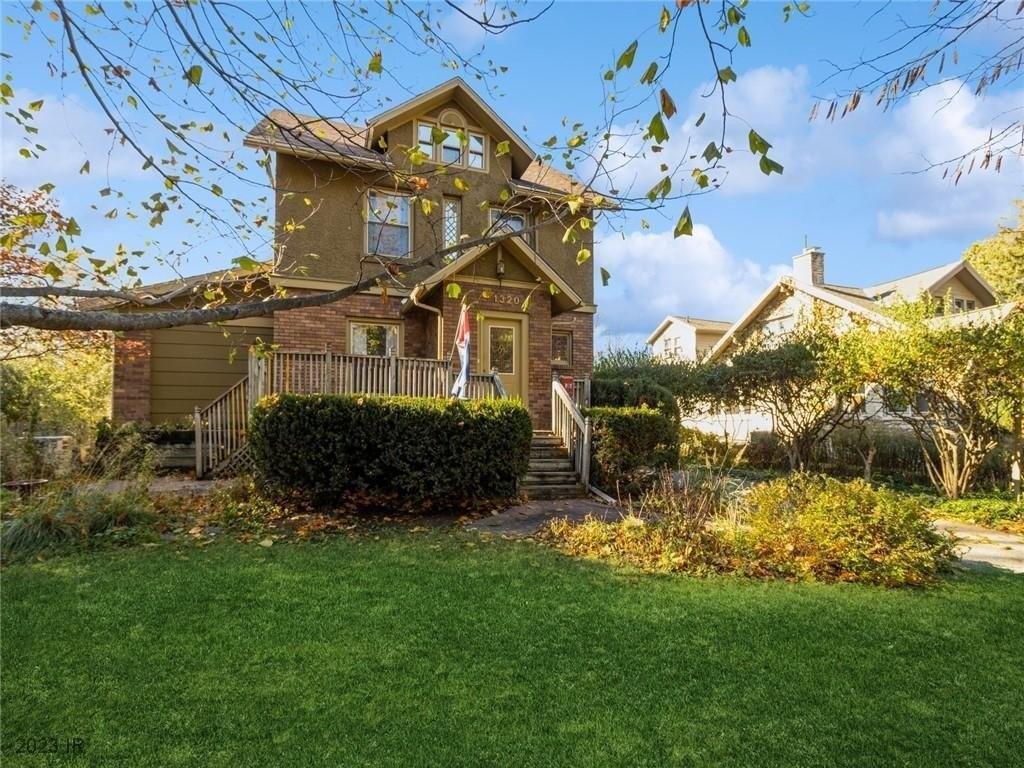 43rd St, Des Moines, IA 50311