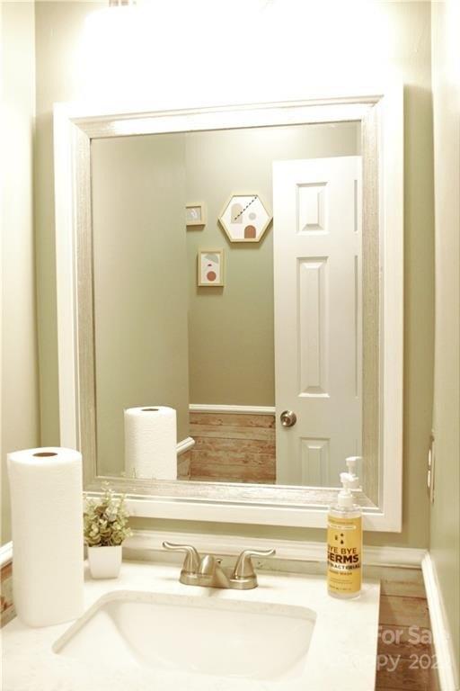 Clooney Ln, Charlotte, NC 28262