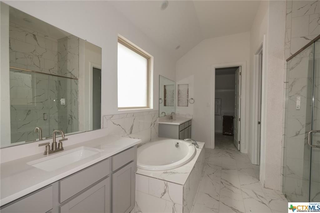 Arched Oak Loop, Floresville, TX 78114