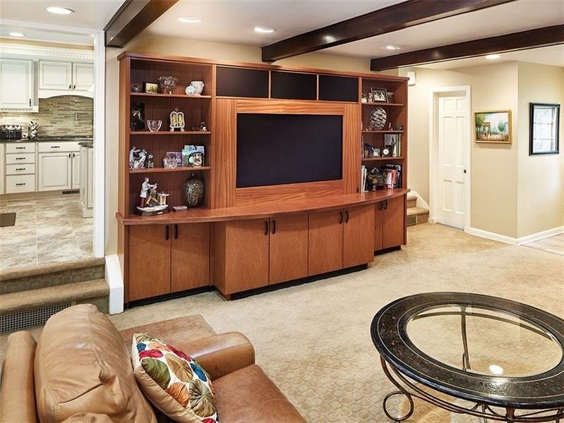 Wynnwood Dr, Pittsburgh, PA 15215