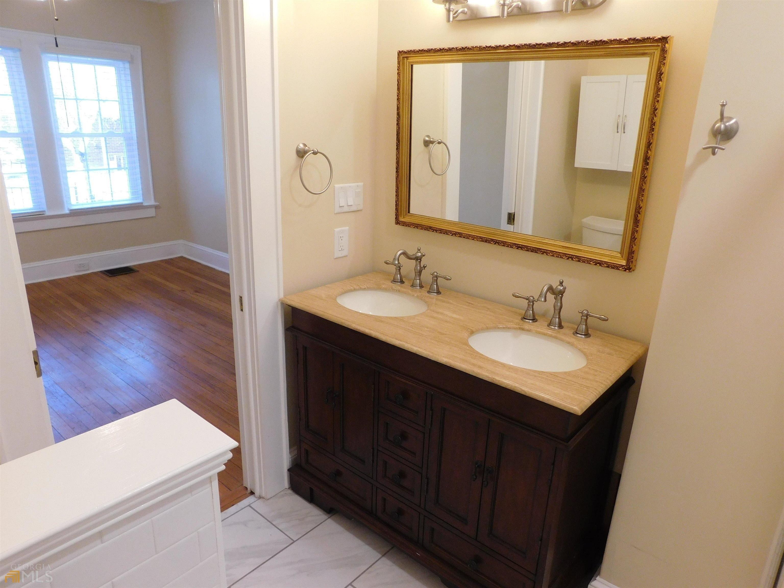 E New St, Winder, GA 30680