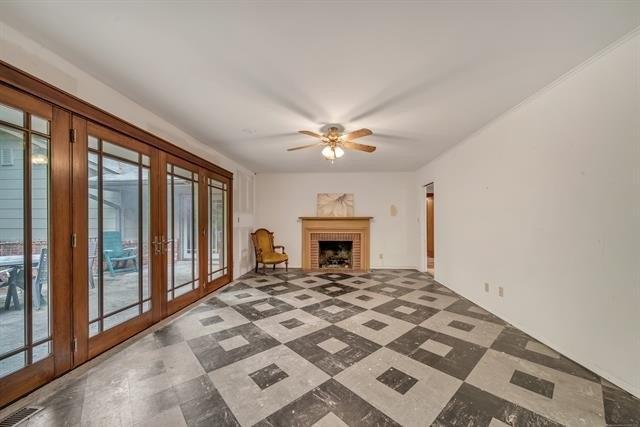 S Columbia Ave, Tulsa, OK 74105