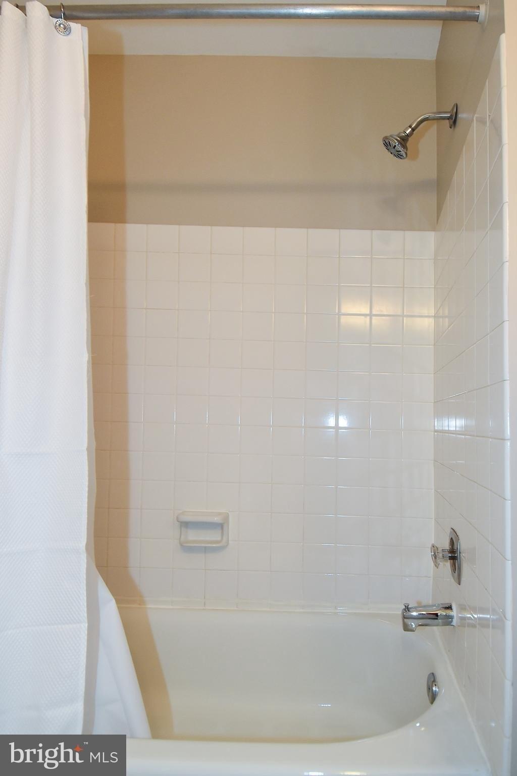 Kinross Cir, Herndon, VA 20171