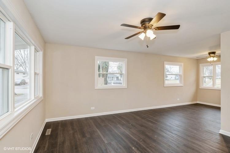 N Edgewood Dr, Gurnee, IL 60031