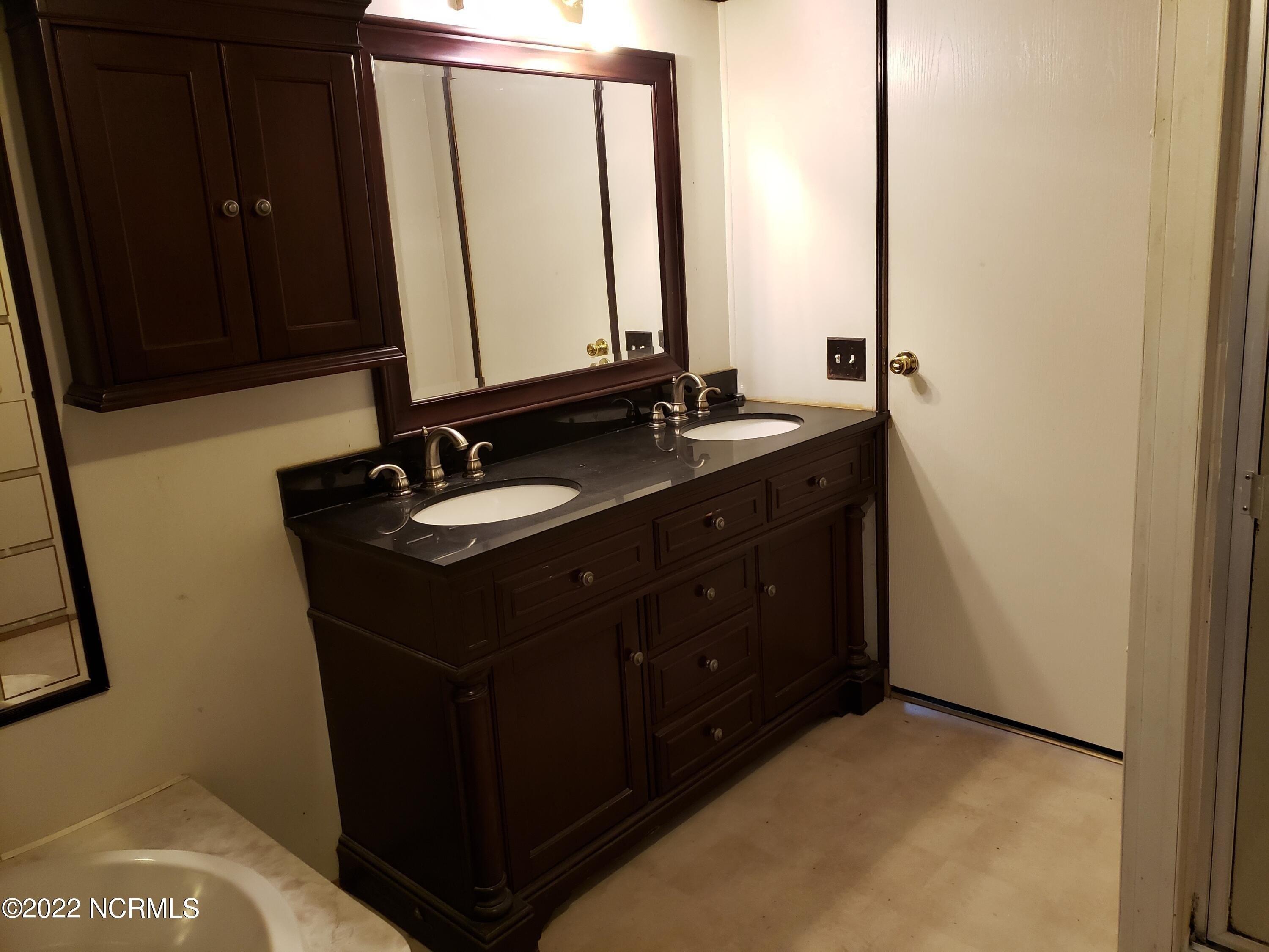 Elon Dr Sw, Supply, NC 28462